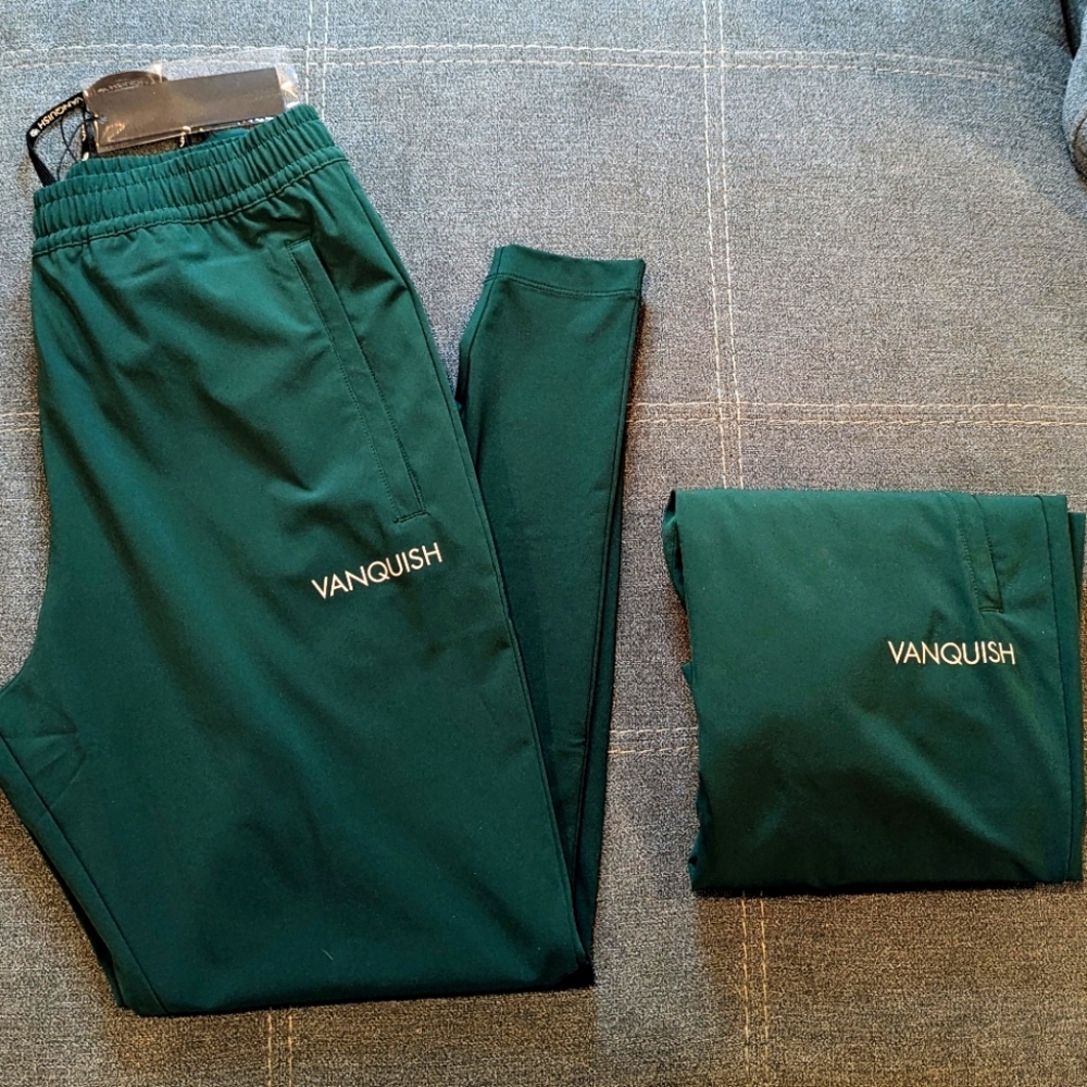 Vainquish Men's Green Pants